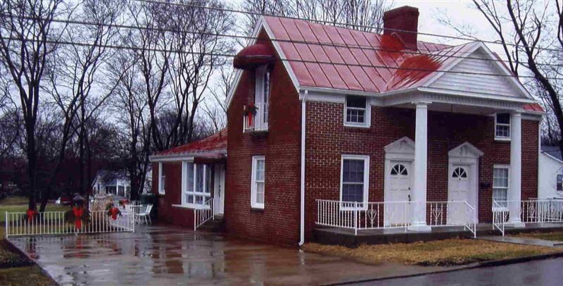 Primary Photo - 409 E 7th St