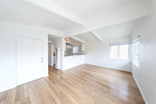 Building Photo - 108 Olive St