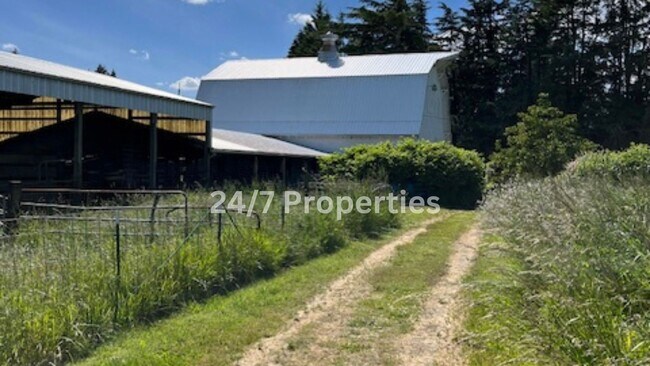 Building Photo - 3BD | 1.5 BA  40+ Acres + Shop - Possible ...