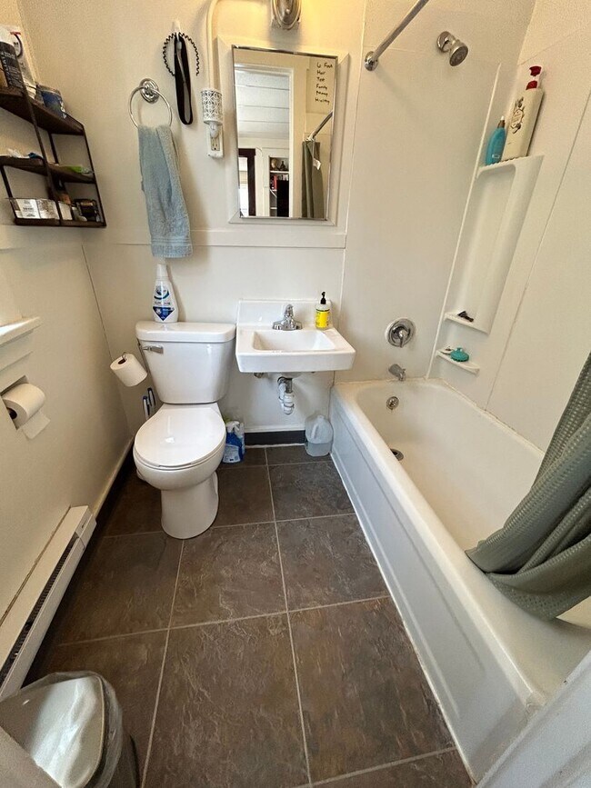 Foto del edificio - 1 Bedroom 1 Bathroom Apartment