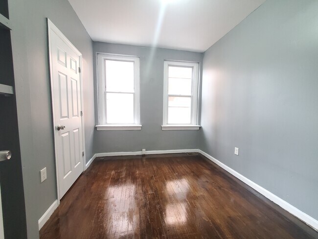 Building Photo - 482 N 12th St