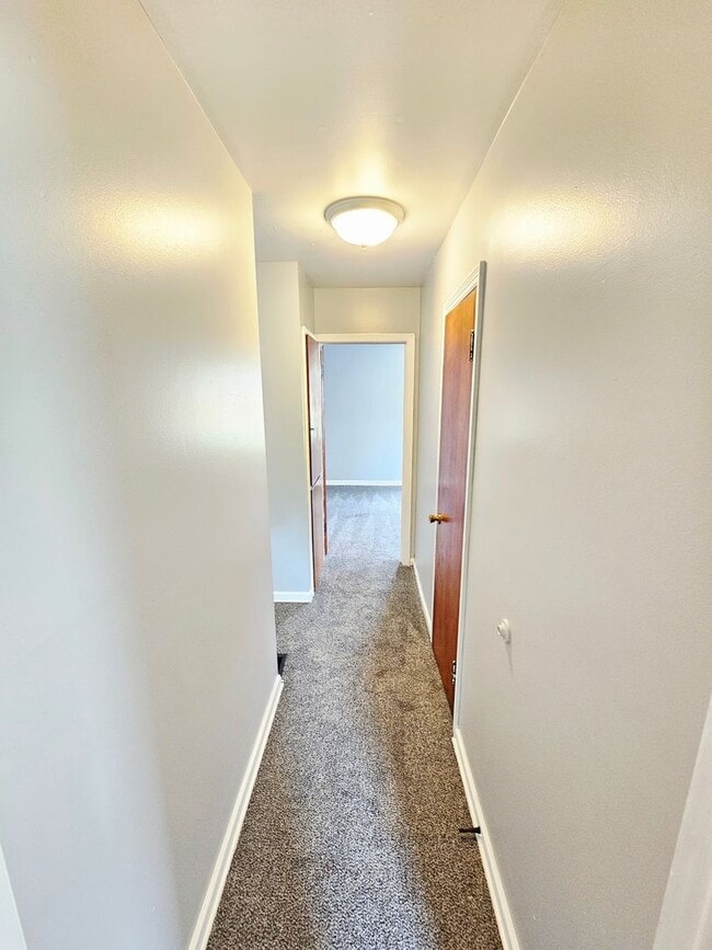 Building Photo - Renovated 2BR/1BA Home