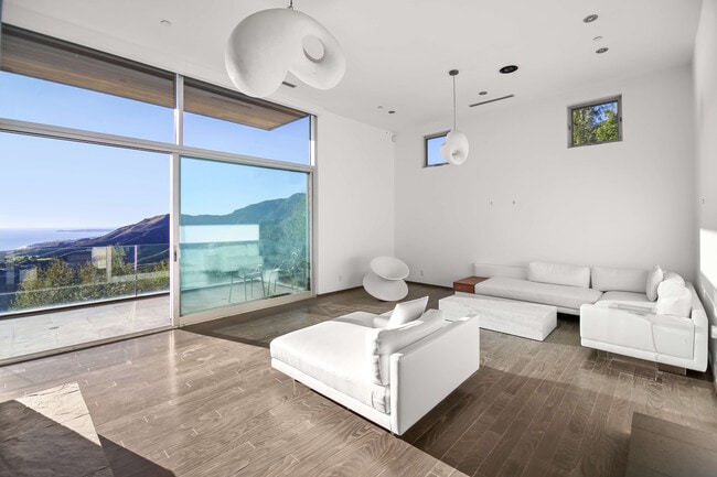 Living Room - 21826 Castlewood Dr