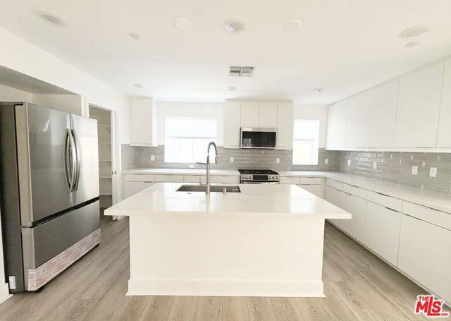 Foto del edificio - 5257 Bainbridge Pl