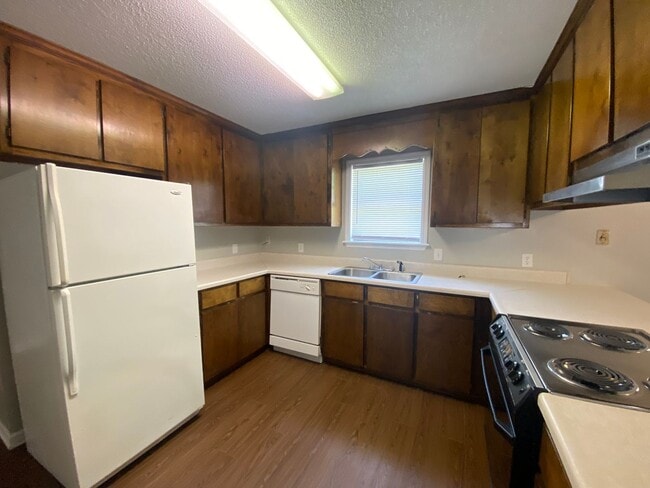 Building Photo - 6107 Vinnie Dr