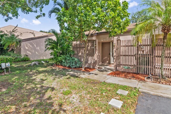 Foto del edificio - 1315 NW 122nd Terrace