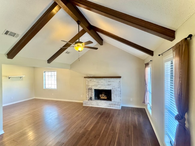 Foto del edificio - 3301 John Hancock Rd