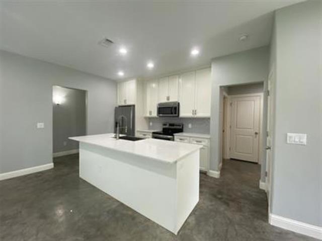 Foto del edificio - 1004 S Armstrong Ave
