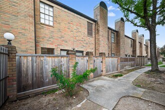 Building Photo - 9850 Pagewood Ln