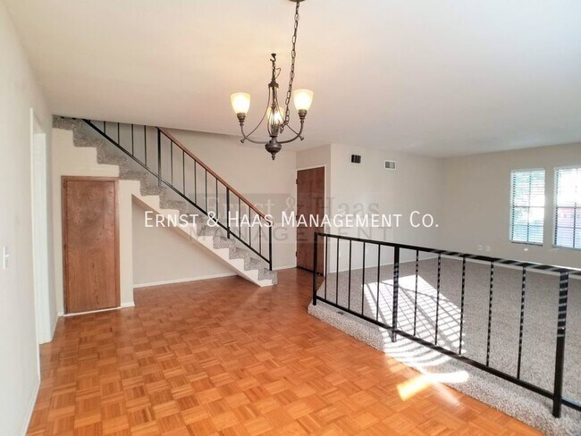 Building Photo - Beautiful 2 Story Townhouse Styled  Unit w...