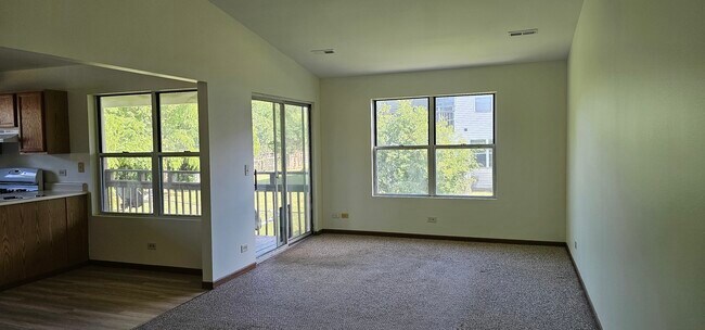 Foto del edificio - 300 Village Creek Dr