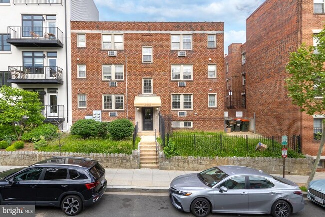 Building Photo - 2415 Ontario Rd NW