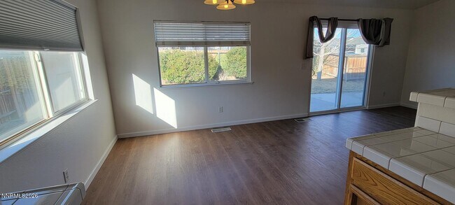 Foto del edificio - 2226 Ellice Wy