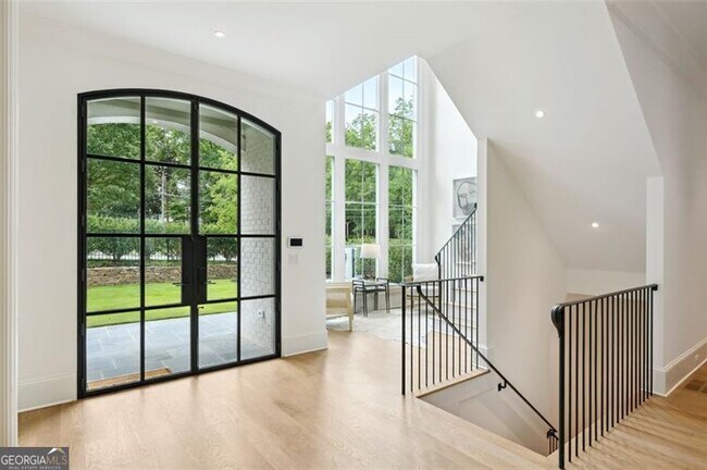 Building Photo - 299 The Prado NE