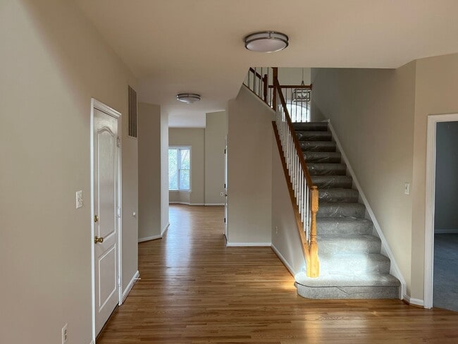 Photo - Spacious and Gracious, Close to EVERYTHING! House