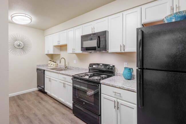 Hearthstone at City Center - Apartments at 932 S Helena Way Aurora, CO ...