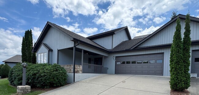 Building Photo - Weaverville - Well Kept Townhome with Flex...