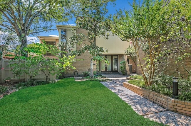 Photo - 15607 Memorial Dr Apartment