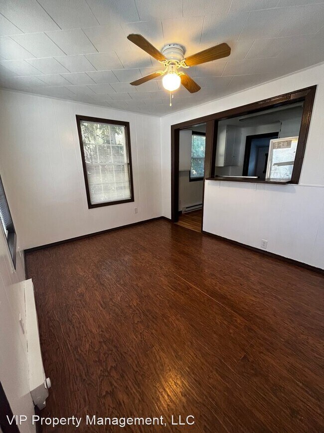 Foto del edificio - 2 br, 1 bath House - 501 School Street