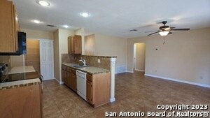 Foto del edificio - 5927 Cliff Rock Dr