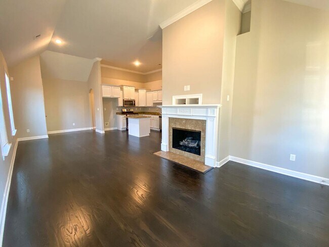 Building Photo - Updated 3 bed 2 bath home near Holmes Rd a...