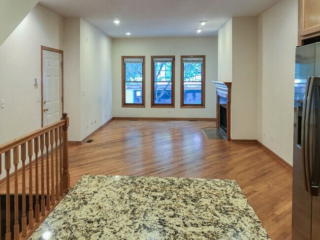 Foto del edificio - 1321 W Belmont Ave
