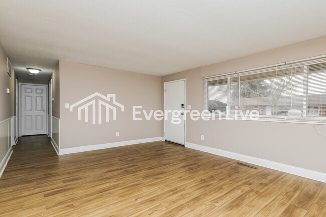 Building Photo - 4760 Rolling St