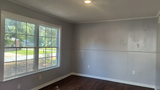 Building Photo - 1734 E Circle Dr