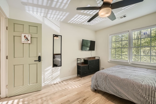 Foto del edificio - 466 Raven Springs Trail