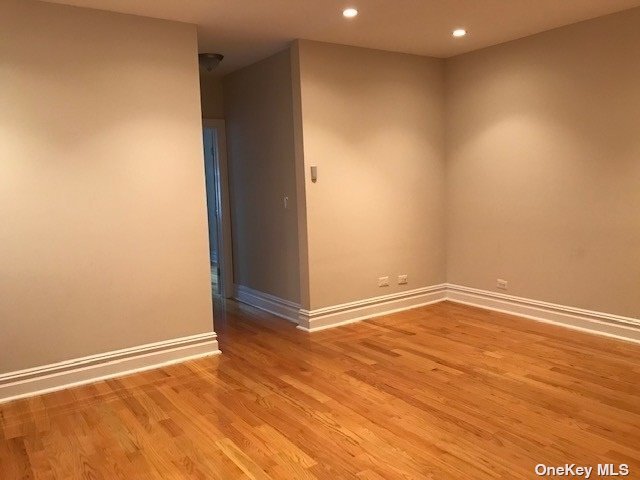 Foto del edificio - 109-20 Queens Blvd