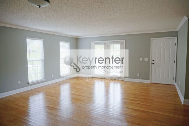 Foto del edificio - 510 Cloudview Ln