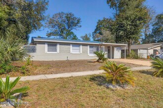 Building Photo - 7219 Stonehurst Rd N