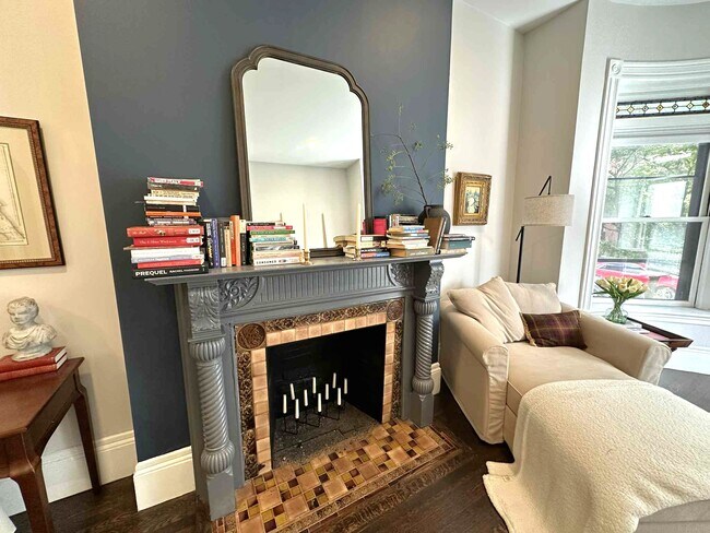 Building Photo - 112 Pinckney St