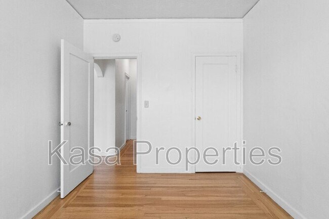Building Photo - 1856 Spruce St