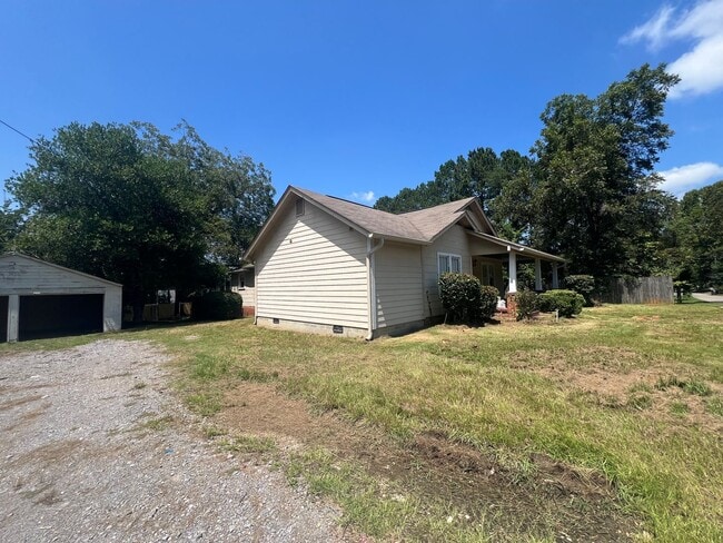 Photo - 4 bedroom 4 bathroom off Veterans Memorial... House