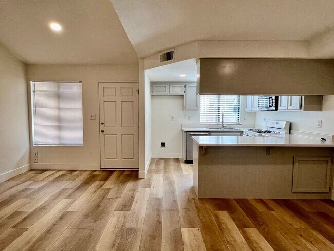 Foto del edificio - 817 Quail Ln