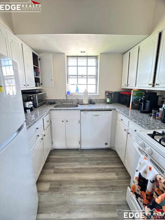Foto principal - 166 Lake Shore Rd
