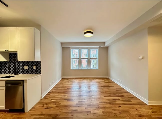 Foto del edificio - 655 W Wrightwood Ave