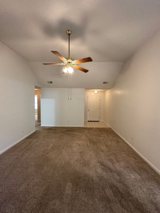 Building Photo - Adorable 3 BR/ 2 BA in Richwood!