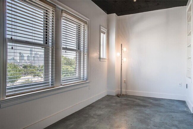 Foto del edificio - 329 E Colorado Blvd