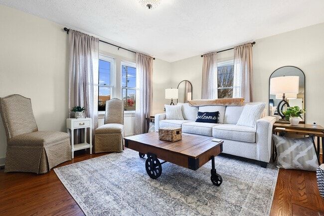 Building Photo - 1700 Kirby Dr