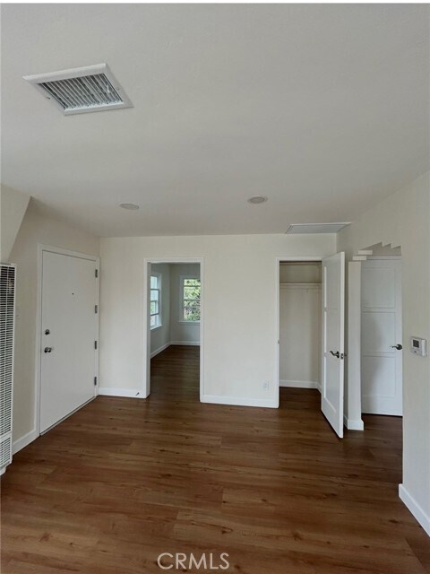 Foto del edificio - 640 W Buckthorn St