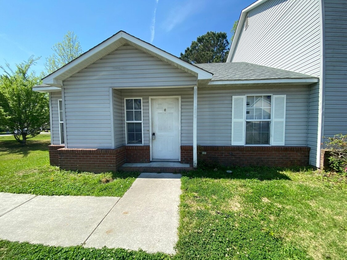 Primary Photo - Affortable 2 BEDROOM 2 BATHROOM