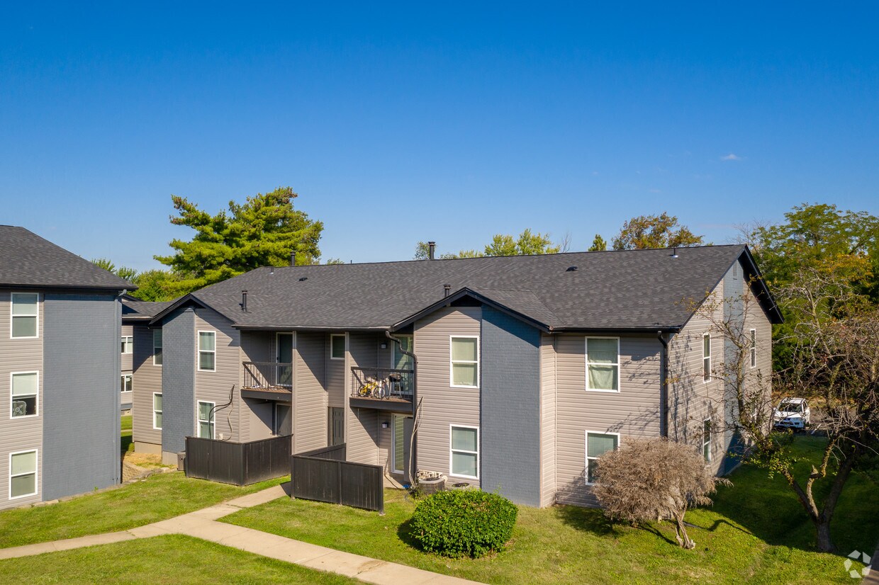 Crossing at Northpointe Apartments at 3144 Sunswept Park Dr Florissant, MO