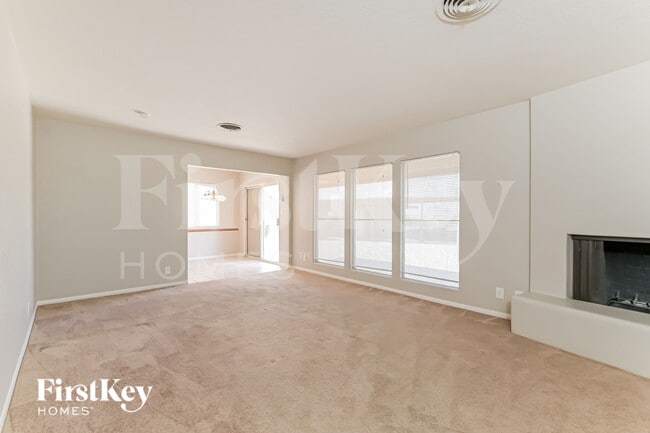 Foto del edificio - 518 E Fairway Rd