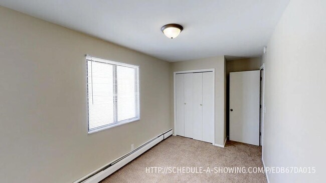 Foto del edificio - 2305 Longyear Ave