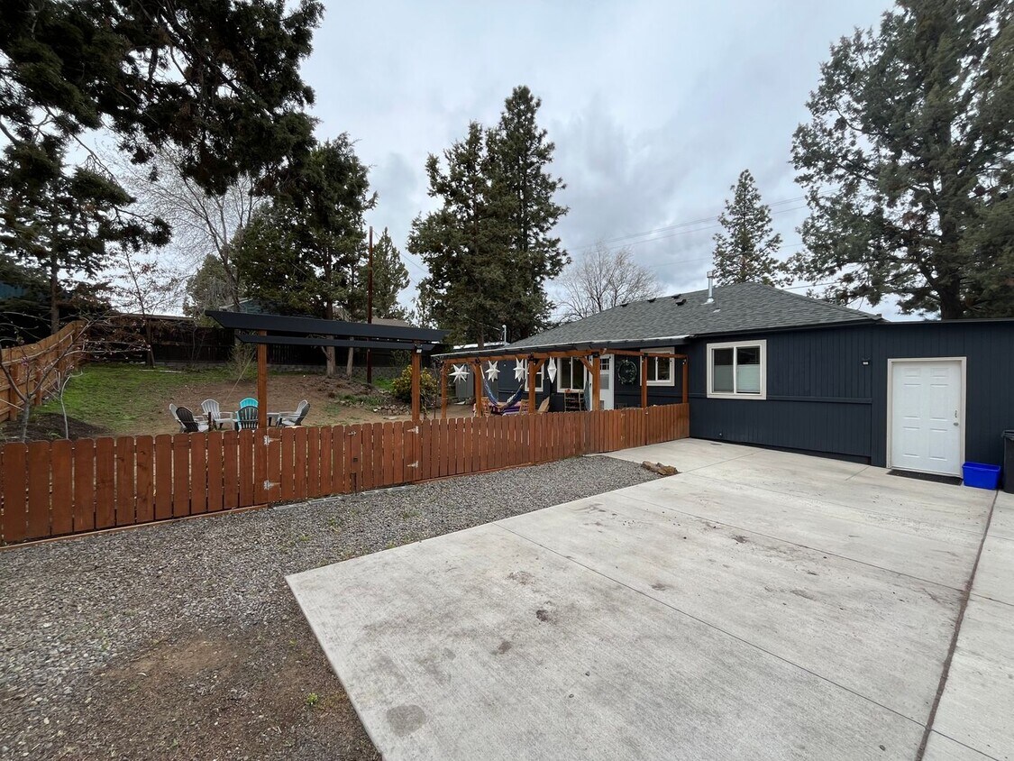 Primary Photo - Fantastic 3 Bed/2 Bath Single Family Home ...