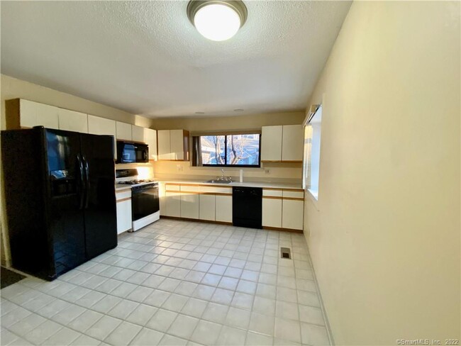 Foto del edificio - 2401 Mill Pond Dr