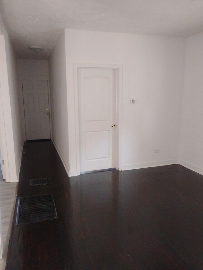 Foto del edificio - 1058 Cecil Ave