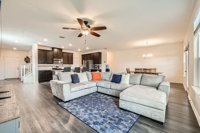 Building Photo - Convenient to Lackland!